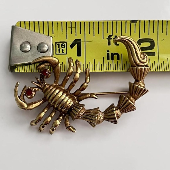 SOLD Vintage Gold Tone Scorpion Brooch Pin - Picture 8 of 8